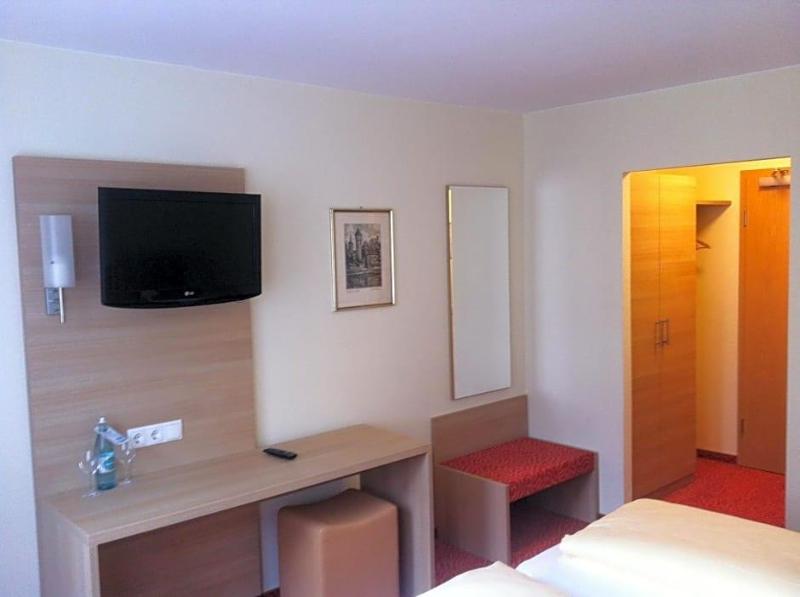 Tauberhotel Kette image