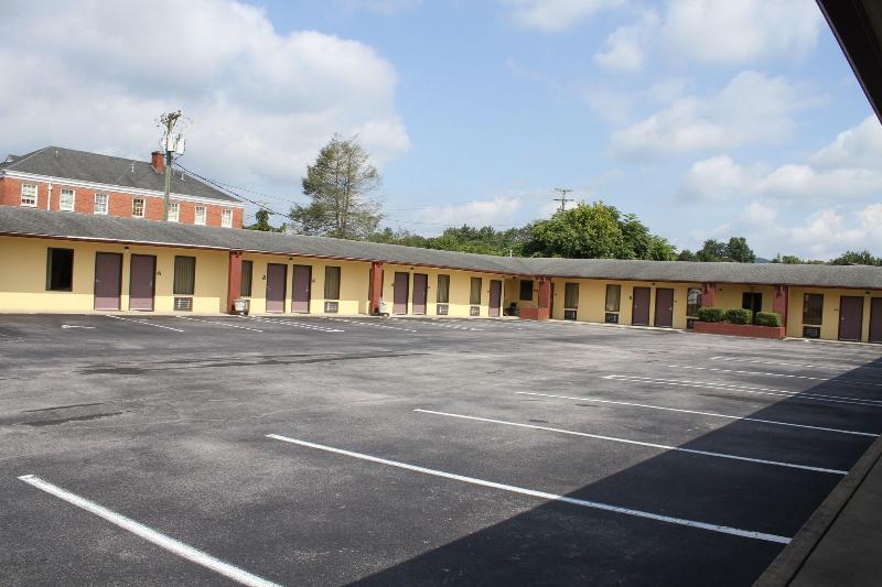 Budget Host Inn Bristol image