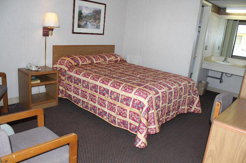 Budget Host Inn Bristol image