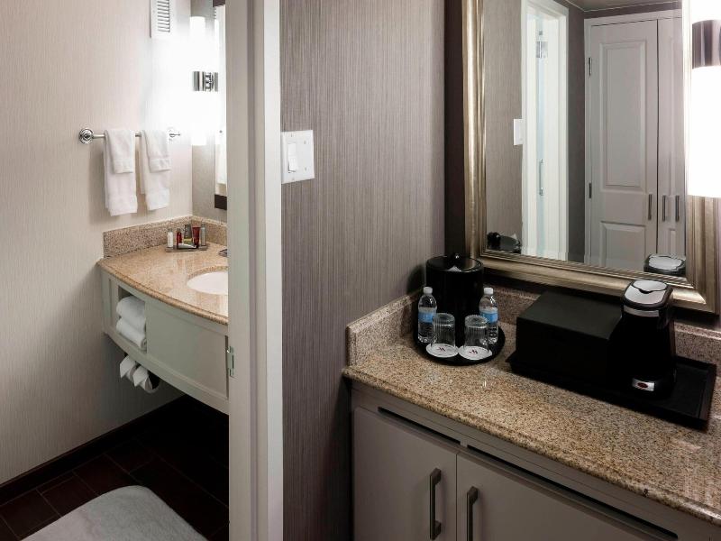 Marriott Fairfax at Fair Oaks image