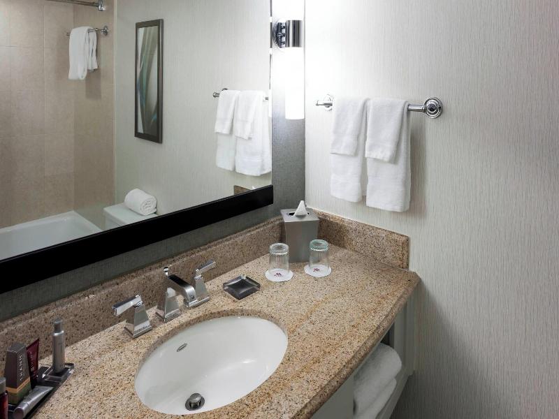Marriott Fairfax at Fair Oaks image