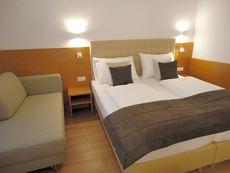 City Hotel Albrecht Schwechat image