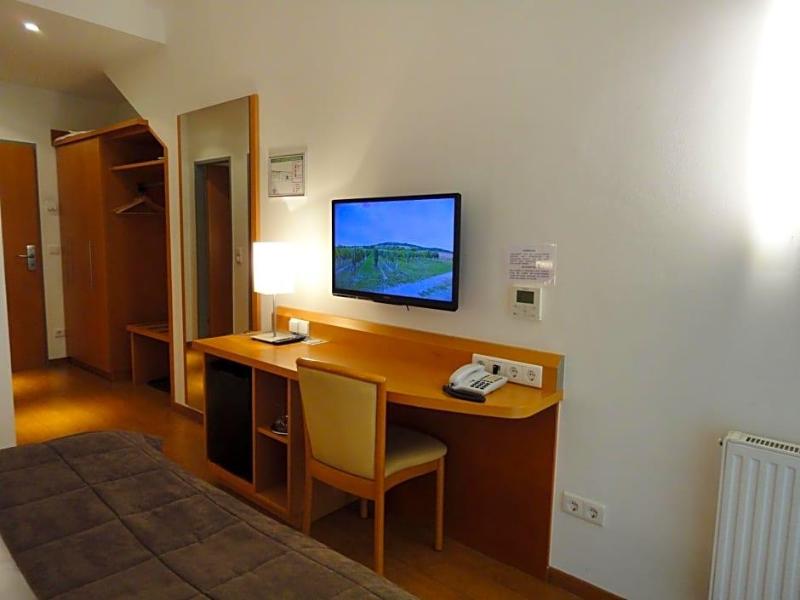 City Hotel Albrecht Schwechat image
