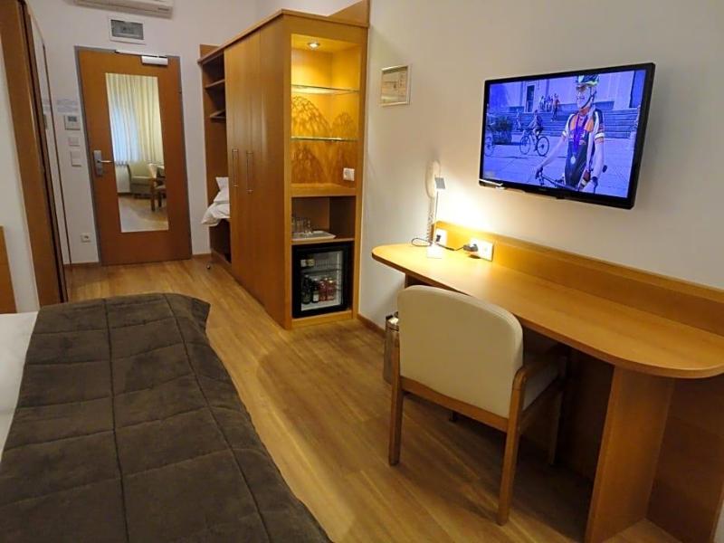 City Hotel Albrecht Schwechat image