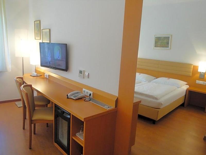 City Hotel Albrecht Schwechat image