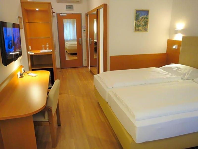 City Hotel Albrecht Schwechat image