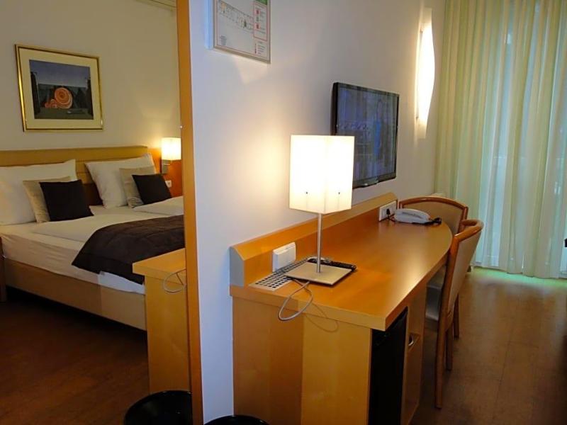 City Hotel Albrecht Schwechat image