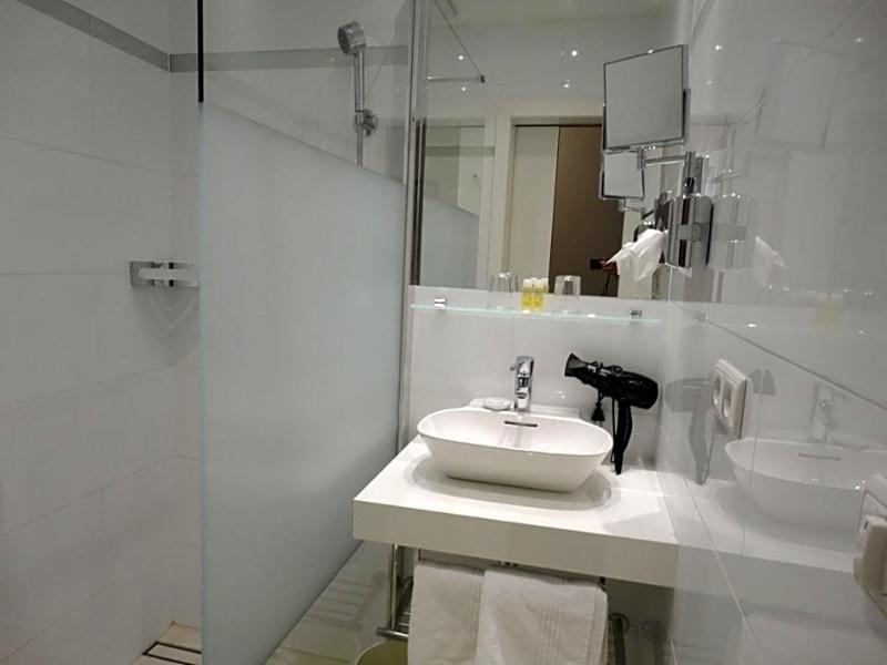 City Hotel Albrecht Schwechat image