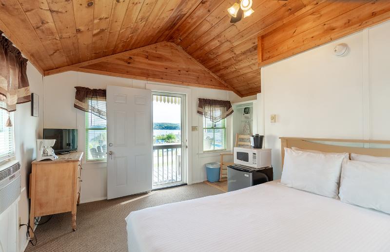Half Moon Motel & Cottages image