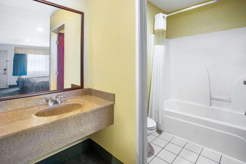 Days Inn By Wyndham Abbeville image