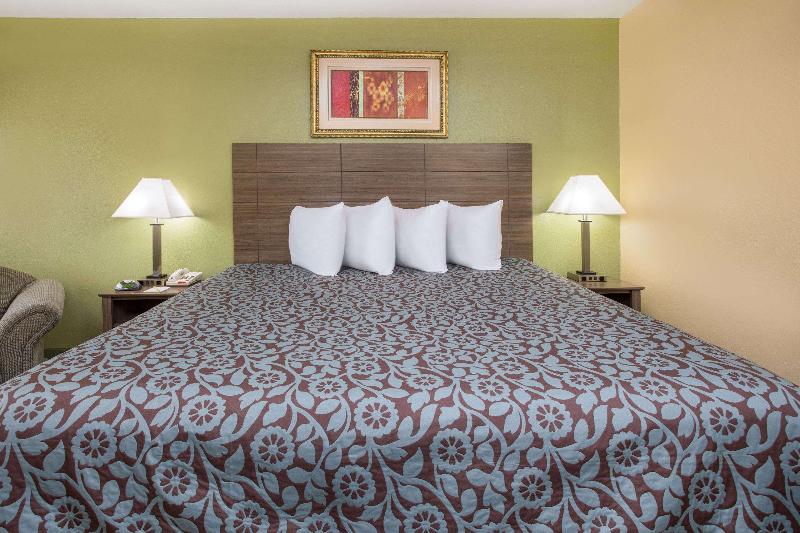 Days Inn By Wyndham Abbeville image 6