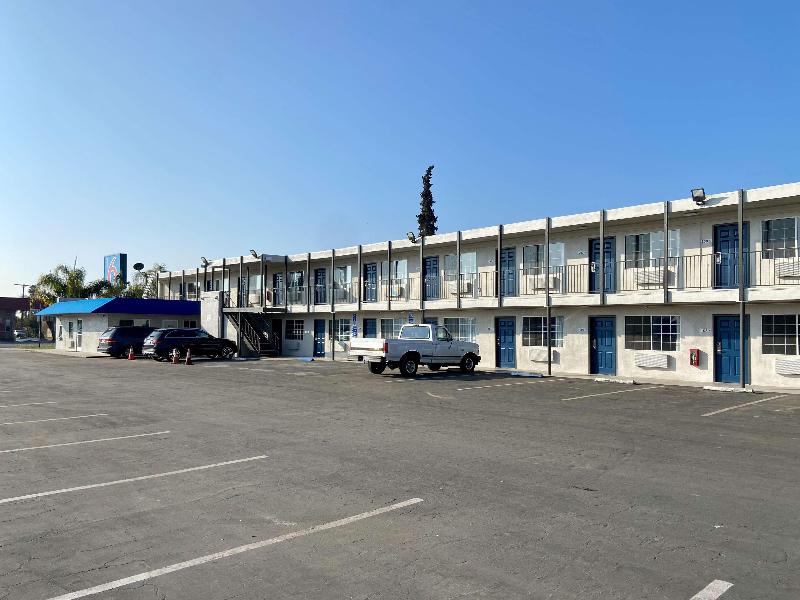 Motel 6-Delano, CA GA — general view