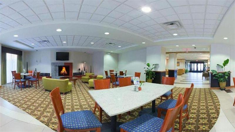 Holiday Inn Express Hotel & Suites Westfield