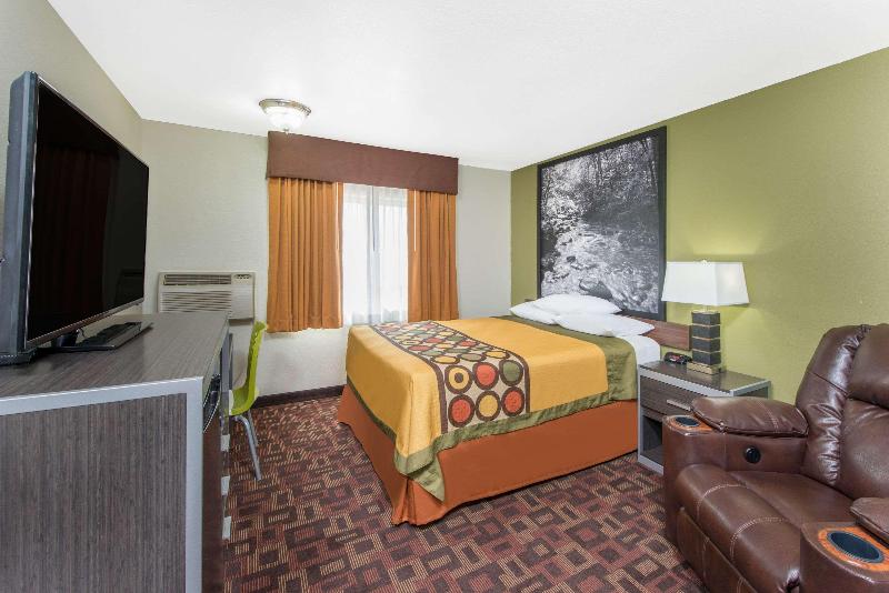 Super 8 by Wyndham Moberly MO image 7