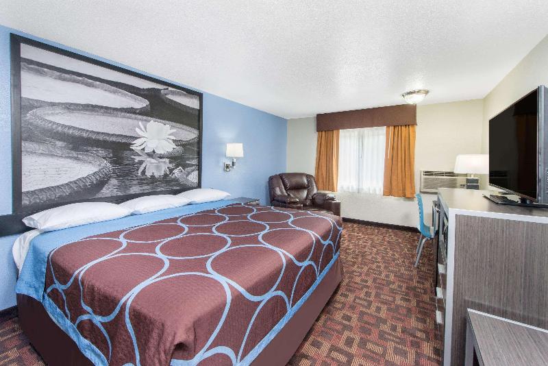 Super 8 by Wyndham Moberly MO image