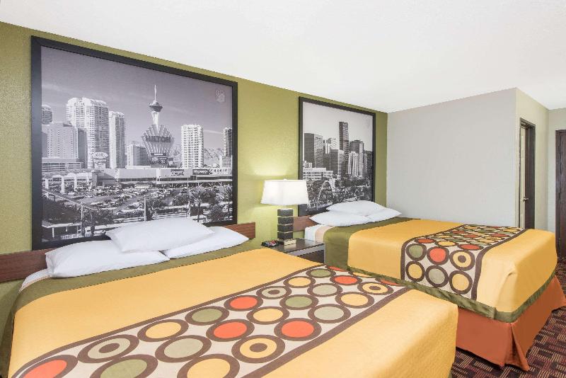 Super 8 by Wyndham Moberly MO image