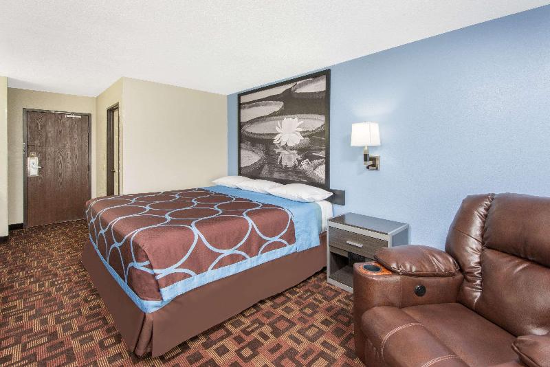 Super 8 by Wyndham Moberly MO image 8