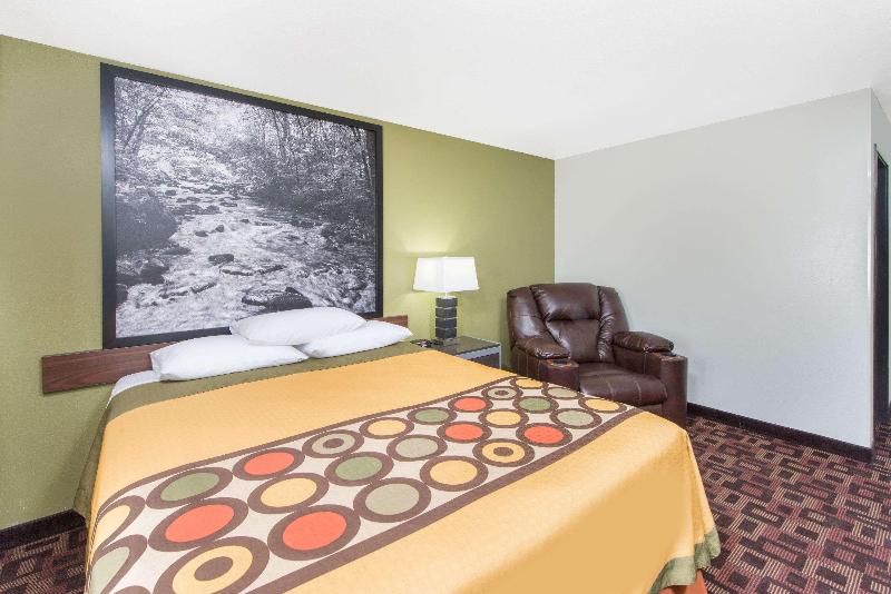 Super 8 by Wyndham Moberly MO image