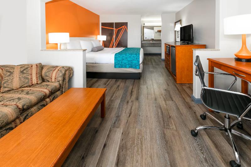 Howard Johnson By Wyndham Lafayette image