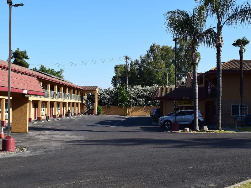 Super 8 By Wyndham Visalia — exterior view
