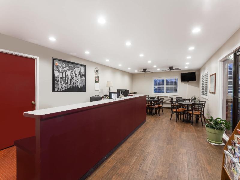 Super 8 By Wyndham Visalia