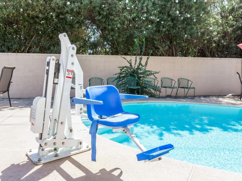 Super 8 By Wyndham Visalia image