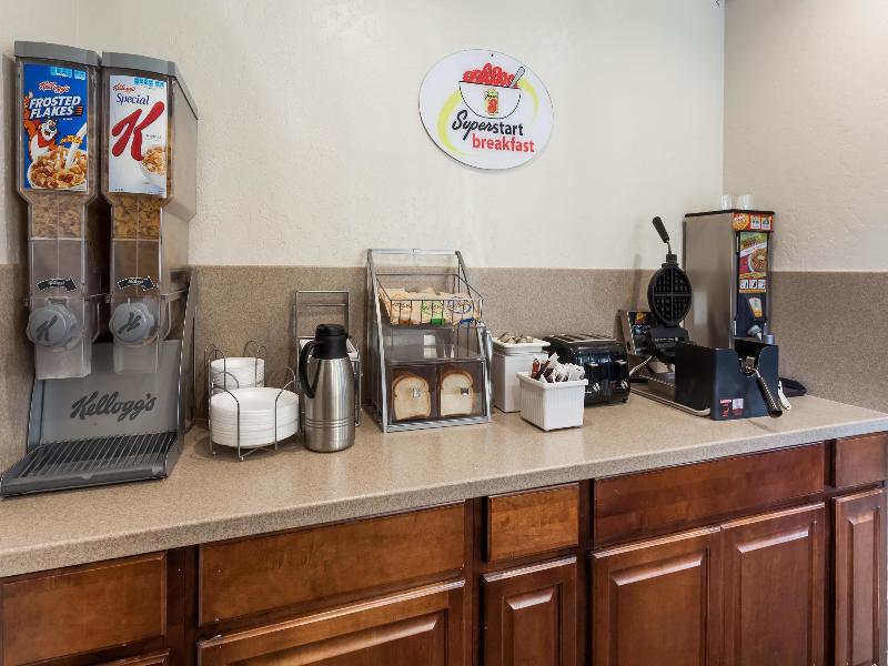 Super 8 By Wyndham Visalia