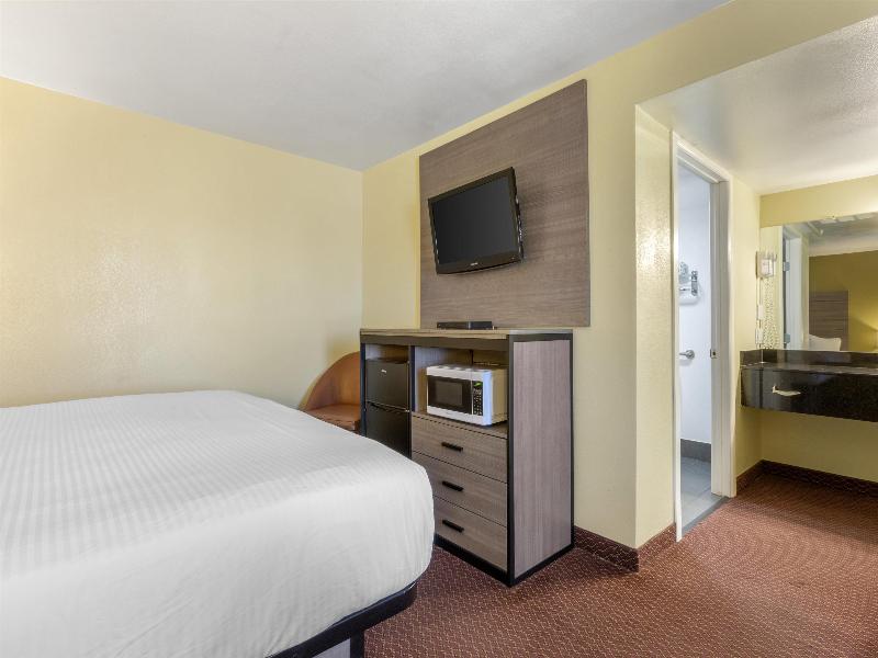 SureStay by BestWestern Chambers Petrified Forest image