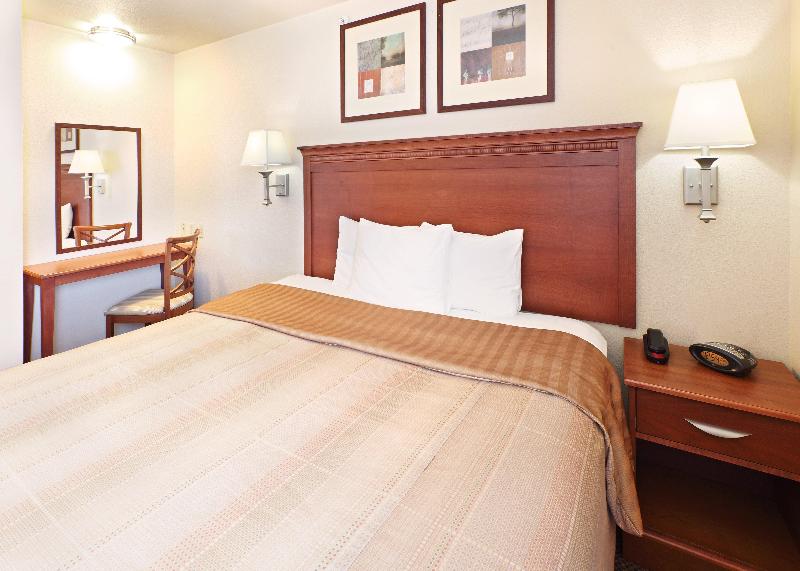 Candlewood Suites Fayetteville / University of Ark photo 23