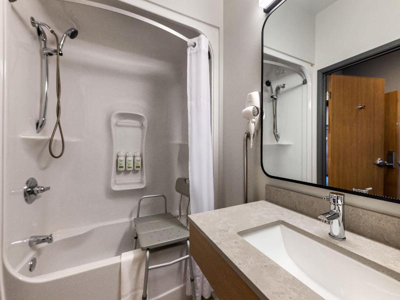 Days Inn by Wyndham Thunder Bay North image