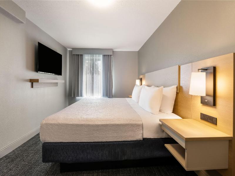Days Inn by Wyndham Thunder Bay North image