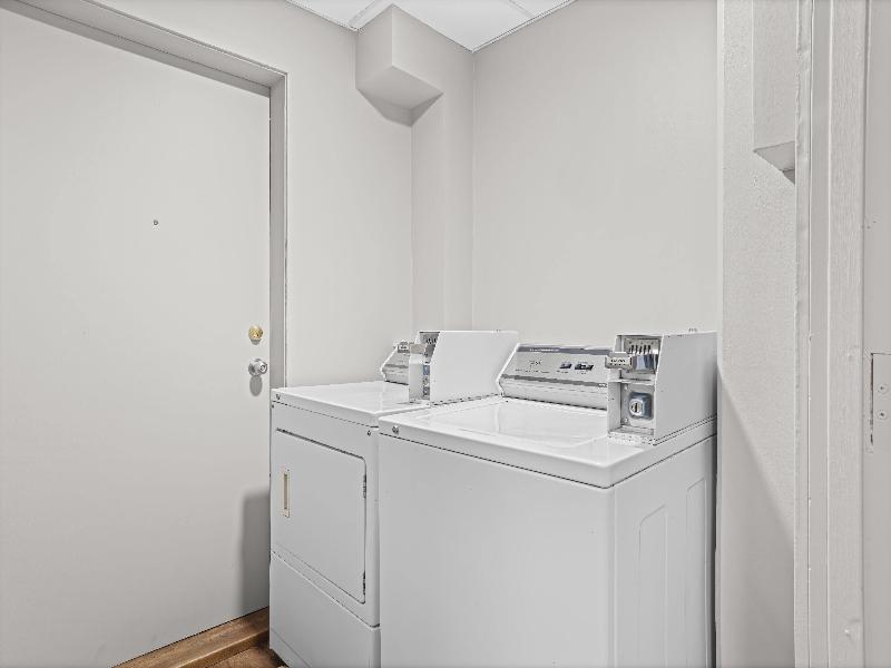 Super 8 By Wyndham Thunder Bay image