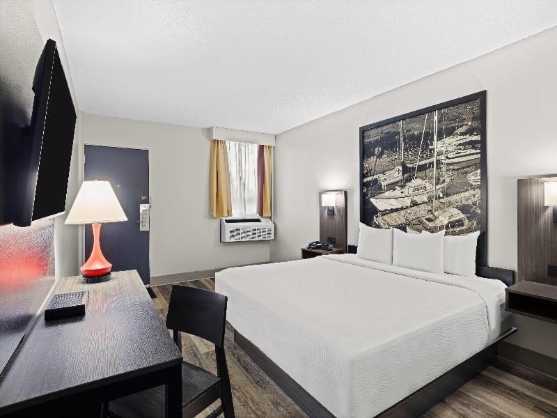 Super 8 By Wyndham Thunder Bay image