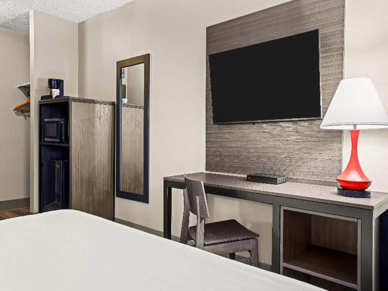 Super 8 By Wyndham Thunder Bay image