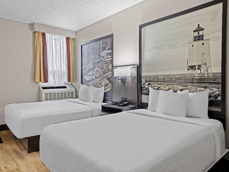 Super 8 By Wyndham Thunder Bay image
