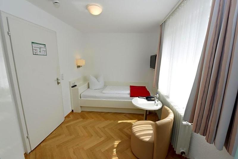 Badischer Landgasthof Hirsch image