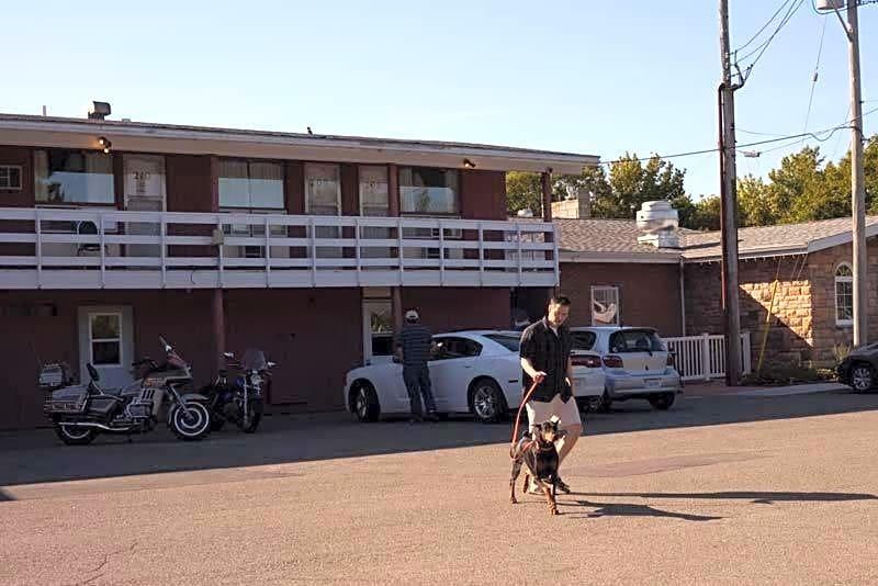 The Clansman Motel image