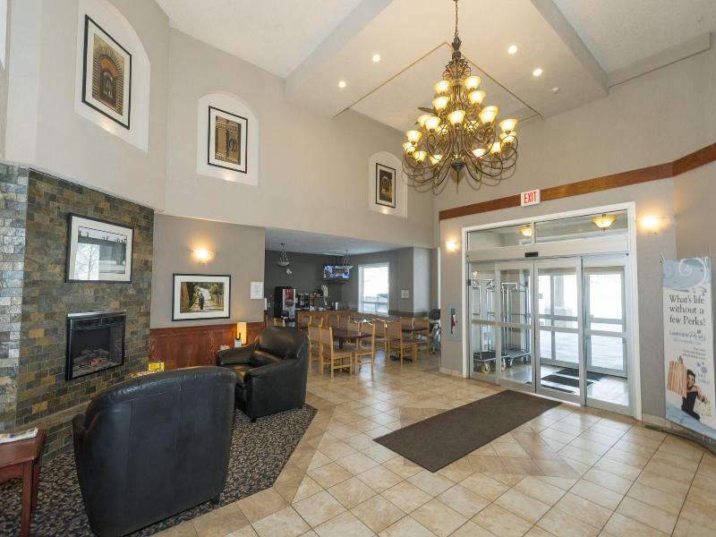 Lakeview Inn & Suites Fort Nelson