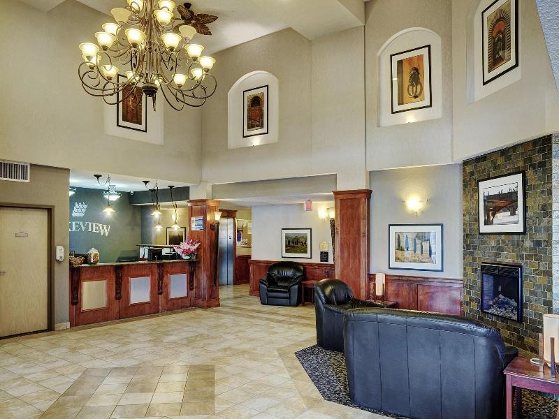 Lakeview Inn & Suites Fort Nelson