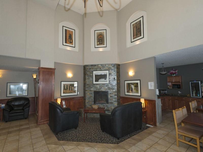Lakeview Inn & Suites Fort Nelson