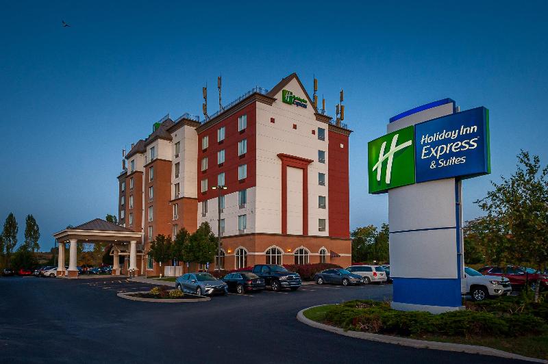 Holiday Inn Express Hotel & Suites Clarington Bowm
