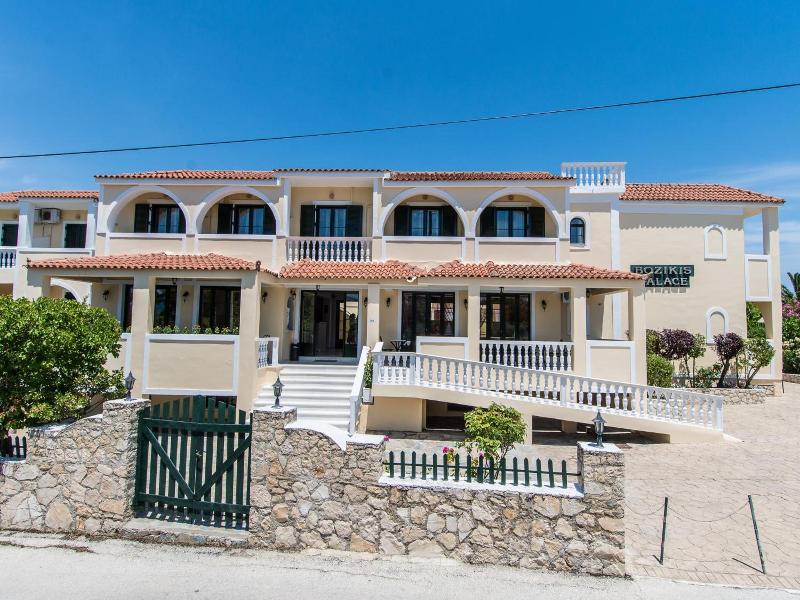 Bozikis Palace Hotel — general view