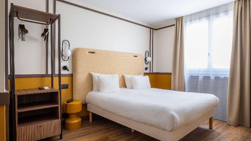 Bed room