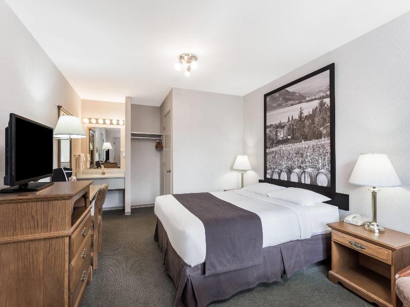 The Super 8 Kelowna image
