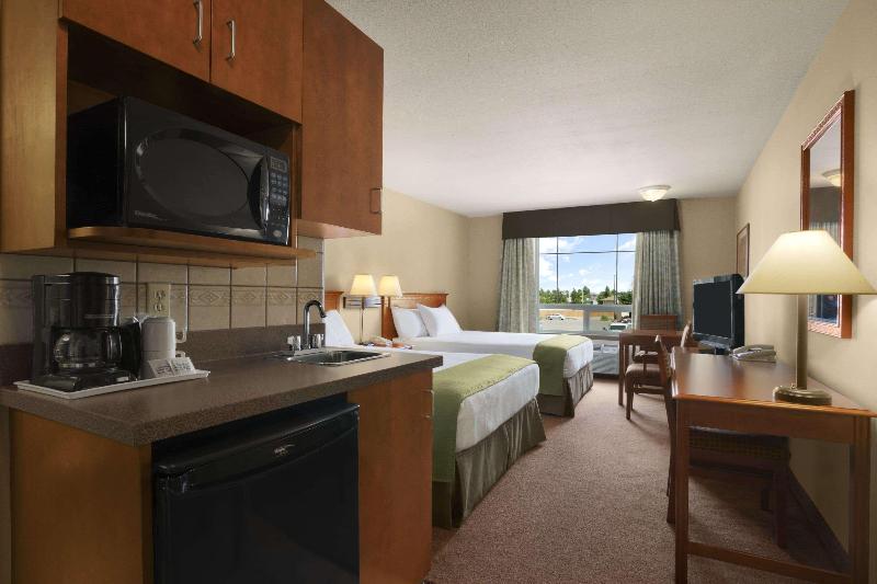 Super 8 by Wyndham Fort St. John