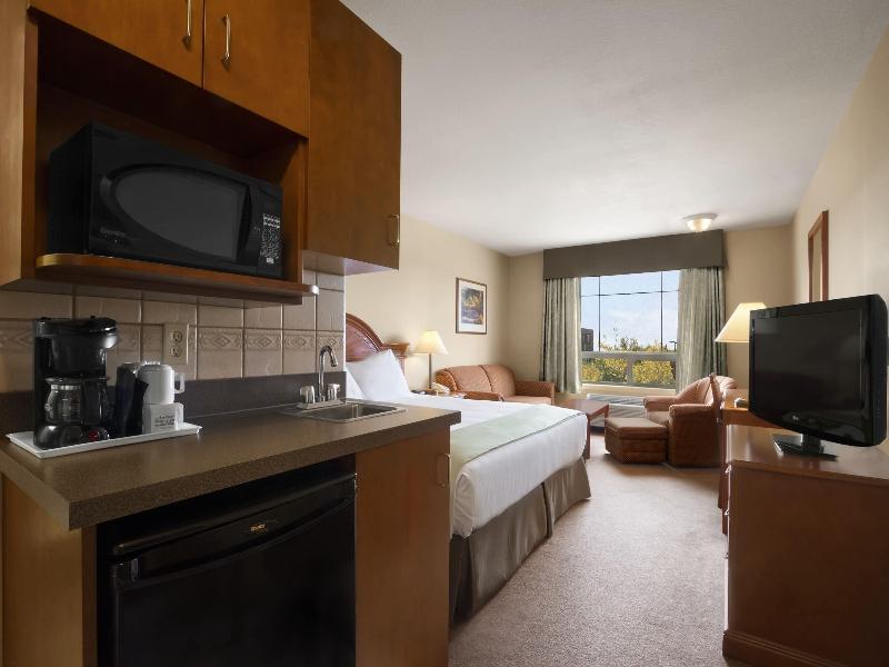 Super 8 By Wyndham Fort St. John Bc image