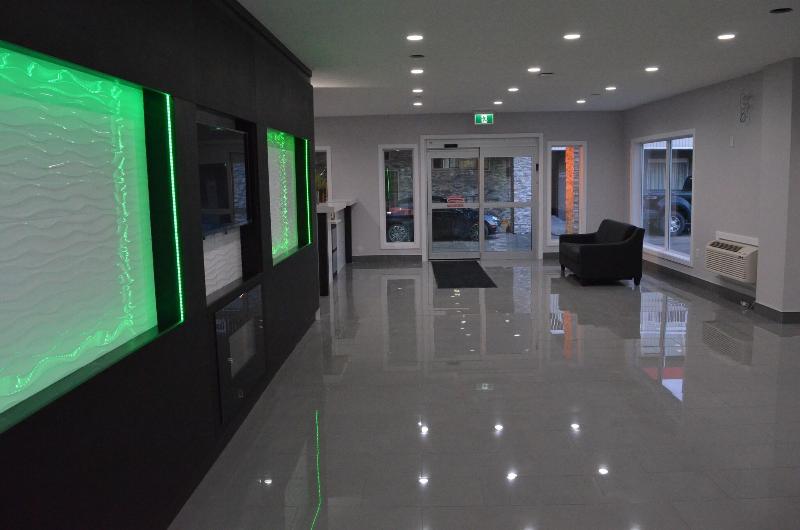 Econo Lodge Inn & Suites Medicine Hat