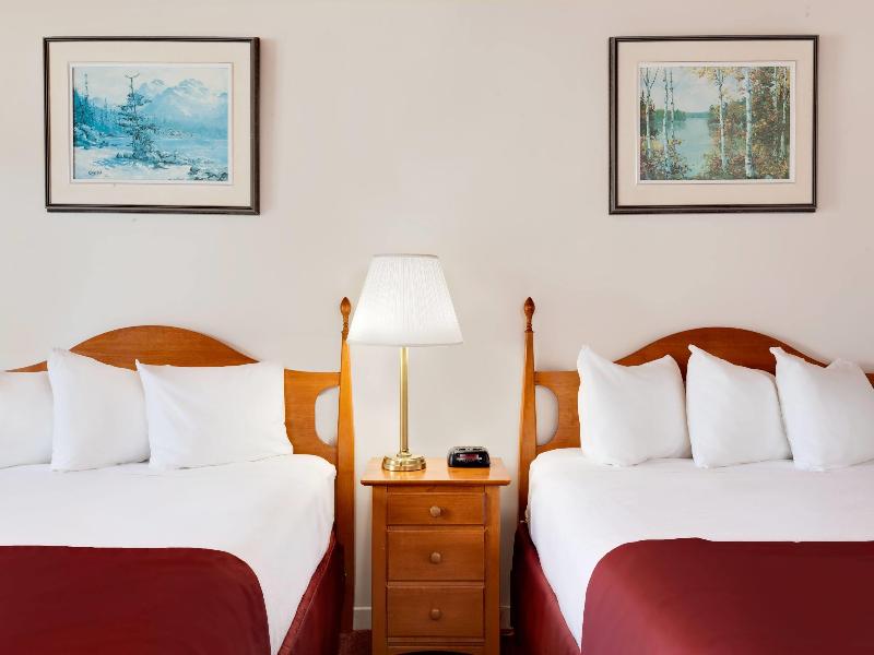 Ramada By Wyndham Gananoque Provincial Inn image