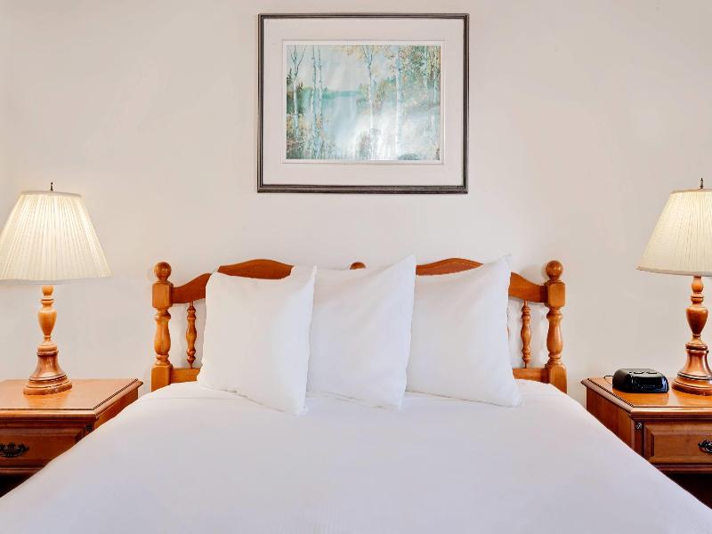 Ramada By Wyndham Gananoque Provincial Inn image
