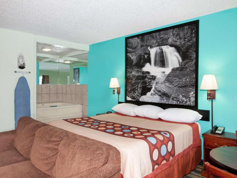 Super 8 By Wyndham Yreka image